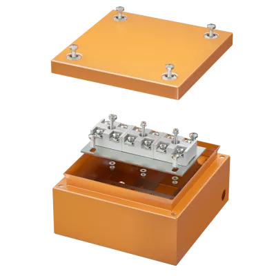 DKC - Коробка стальная FS с гладкими стенками иклеммникамиIP66,150х150х80мм,6р,450V,32A,10мм.кв, нерж.контакт
