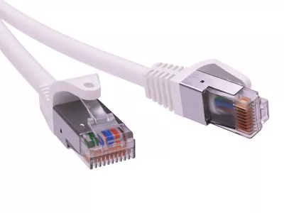 DKC - Патч-корд экранированный CAT5E F/UTP 4х2, LSZH, белый, 3.0м DKC - Патч-корд экранированный CAT5E F/UTP 4х2, LSZH, белый, 3.0м