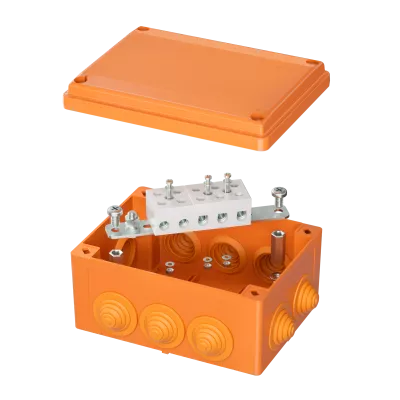 DKC - Коробка пластиковая FS с кабельными вводами и клеммниками,IP55,150х110х70мм, 5р, 450V,30A,16мм.кв
